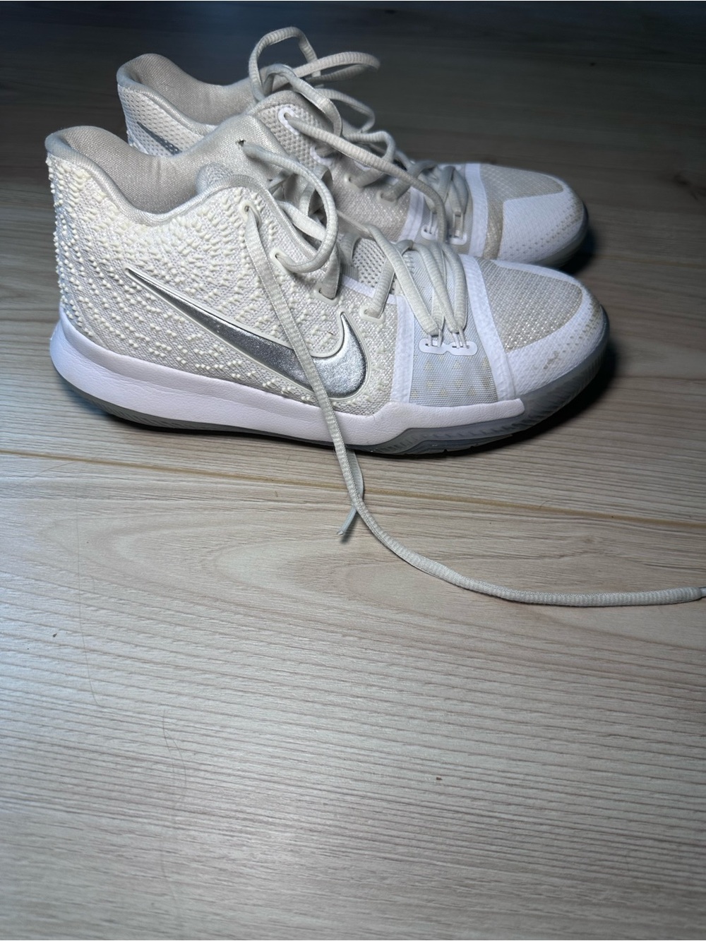Nike SNEAKERS Youth • NIKE x Kyrie Irving Sneakers White/Chrome Athletic Shoes